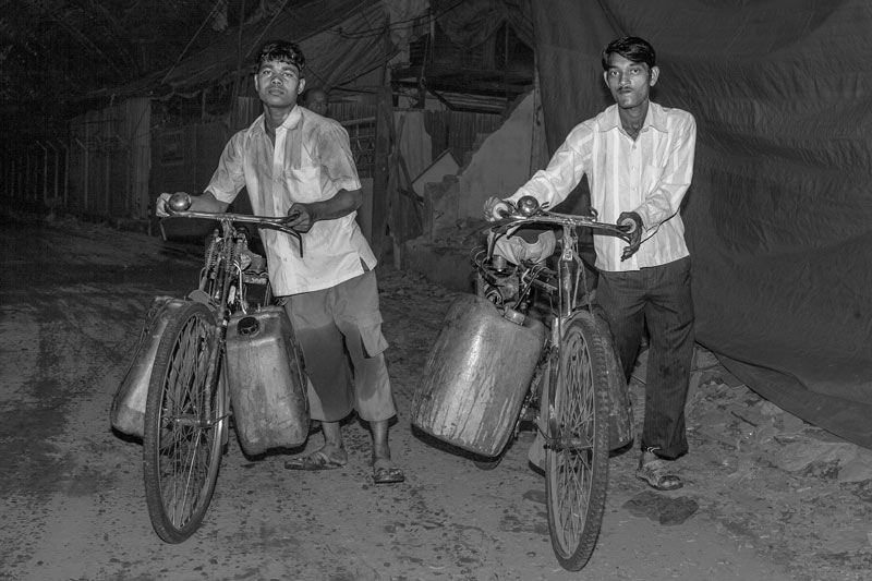 Impediments to enjoyment of Human Right to Water: 'Accessibility' Norm - Fetching water from a distant source late in the night in a slum in Mumbai, Maharashtra